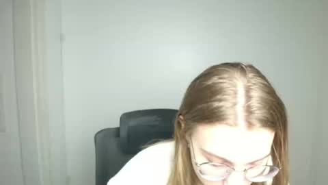 Amelie online show from February 14, 6:32 am