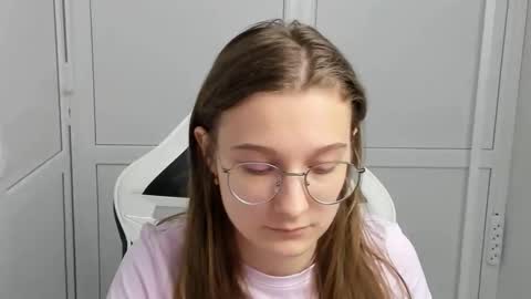 Amelie online show from March 17, 8:06 am