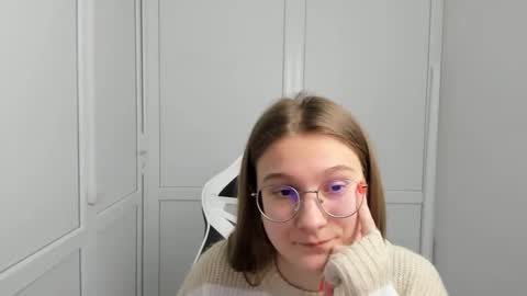 Amelie online show from March 21, 8:30 am