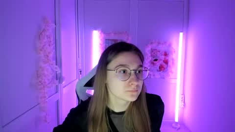 Amelie online show from May 4, 7:15 am