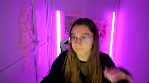 Amelie online show from May 5, 7:16 am