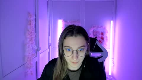 Amelie online show from May 6, 7:35 am