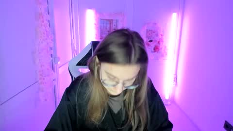 Amelie online show from May 17, 8:12 am