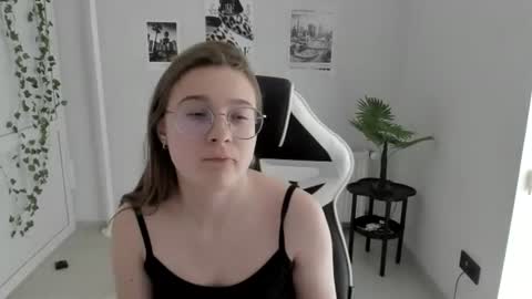 Amelie online show from June 24, 8:02 am