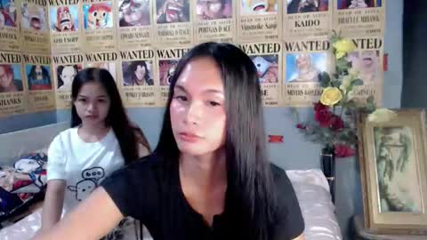 Snapshot of queen_ara21 chatting on February 15, 2:36 pm queen_ara21 online show from February 15, 2:36 pm