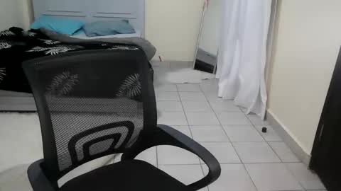 Snapshot of queen_asha chatting on January 14, 6:57 pm queen_asha online show from January 14, 6:57 pm