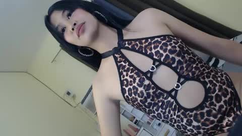 queen bella online show from April 12, 8:14 pm