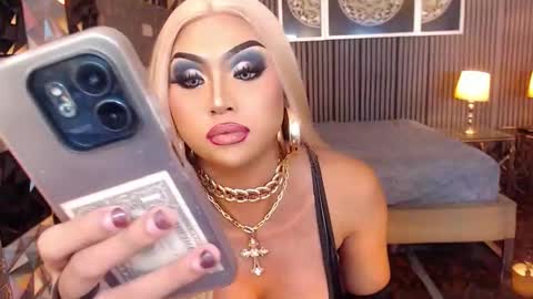 Snapshot of queen_destroyerx chatting on March 6, 11:34 pm MAGDA online show from March 6, 11:34 pm