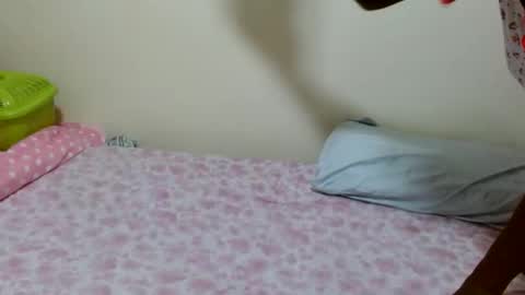 Snapshot of queen_ema chatting on March 18, 9:40 pm queen ema online show from March 18, 9:40 pm