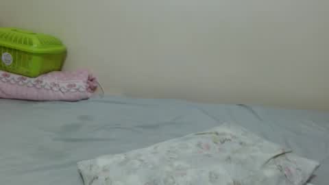 Snapshot of queen_ema chatting on April 19, 6:10 pm queen ema online show from April 19, 6:10 pm