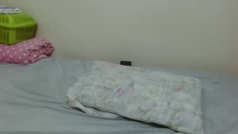 Snapshot of queen_ema chatting on April 20, 6:53 pm queen ema online show from April 20, 6:53 pm
