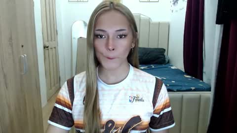 shawny online show from May 10, 1:55 am