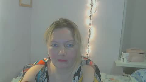 Snapshot of queen_jane8 chatting on December 16, 6:49 pm queen_jane8 online show from December 16, 6:49 pm