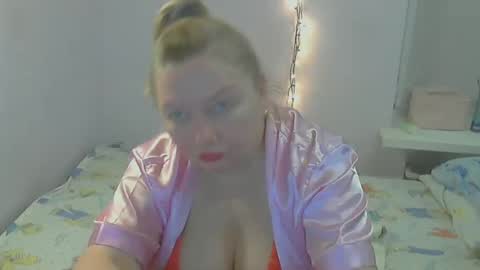 Snapshot of queen_jane8 chatting on December 18, 7:41 pm queen_jane8 online show from December 18, 7:41 pm