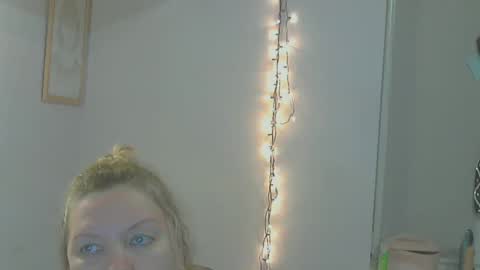 Snapshot of queen_jane8 chatting on December 26, 9:37 pm queen_jane8 online show from December 26, 9:37 pm