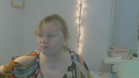 Snapshot of queen_jane8 chatting on January 2, 1:51 pm queen_jane8 online show from January 2, 1:51 pm