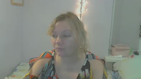 Snapshot of queen_jane8 chatting on January 2, 4:56 pm queen_jane8 online show from January 2, 4:56 pm