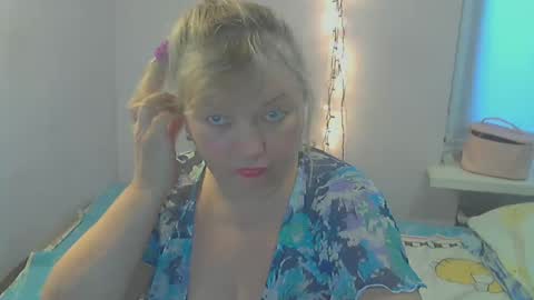 Snapshot of queen_jane8 chatting on February 10, 12:29 pm queen_jane8 online show from February 10, 12:29 pm