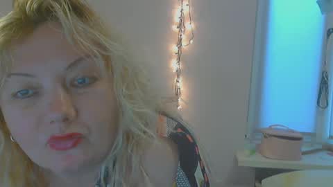 Snapshot of queen_jane8 chatting on February 13, 12:00 pm queen_jane8 online show from February 13, 12:00 pm