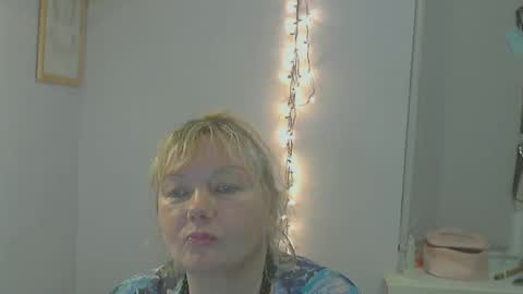 Snapshot of queen_jane8 chatting on February 21, 4:05 pm queen_jane8 online show from February 21, 4:05 pm