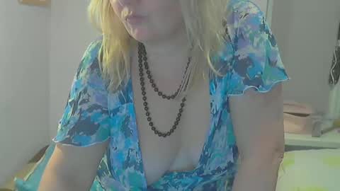 Snapshot of queen_jane8 chatting on February 21, 7:10 pm queen_jane8 online show from February 21, 7:10 pm