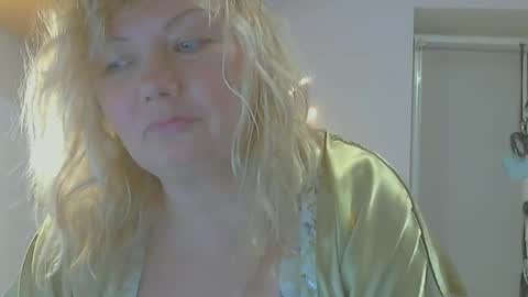 Snapshot of queen_jane8 chatting on February 22, 3:36 pm queen_jane8 online show from February 22, 3:36 pm