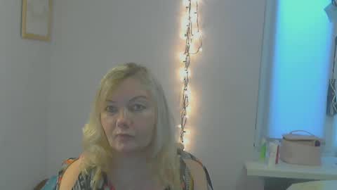 Snapshot of queen_jane8 chatting on March 1, 12:56 pm queen_jane8 online show from March 1, 12:56 pm
