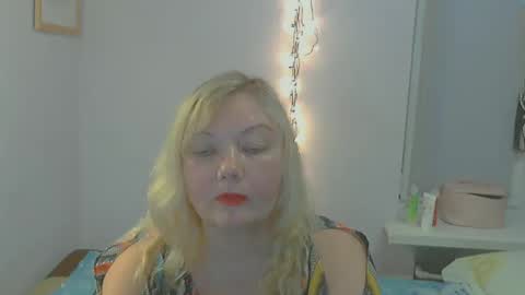 Snapshot of queen_jane8 chatting on March 1, 4:00 pm queen_jane8 online show from March 1, 4:00 pm