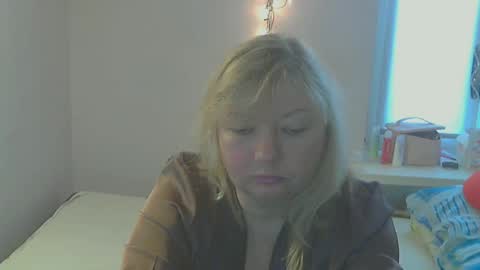 Snapshot of queen_jane8 chatting on March 11, 11:44 am queen_jane8 online show from March 11, 11:44 am