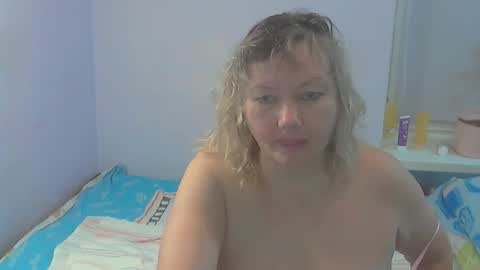 Snapshot of queen_jane8 chatting on November 24, 5:23 pm queen_jane8 online show from November 24, 5:23 pm
