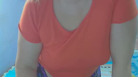 Snapshot of queen_jane8 chatting on December 2, 2:45 pm queen_jane8 online show from December 2, 2:45 pm