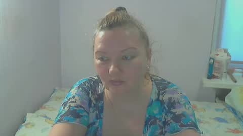 Snapshot of queen_jane8 chatting on April 7, 12:38 pm queen_jane8 online show from April 7, 12:38 pm