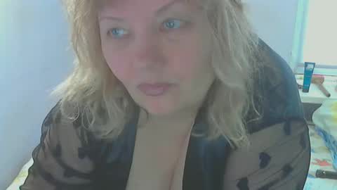 Snapshot of queen_jane8 chatting on April 11, 12:53 pm queen_jane8 online show from April 11, 12:53 pm