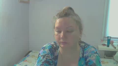 Snapshot of queen_jane8 chatting on April 12, 9:03 am queen_jane8 online show from April 12, 9:03 am