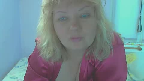 Snapshot of queen_jane8 chatting on May 18, 10:21 am queen_jane8 online show from May 18, 10:21 am