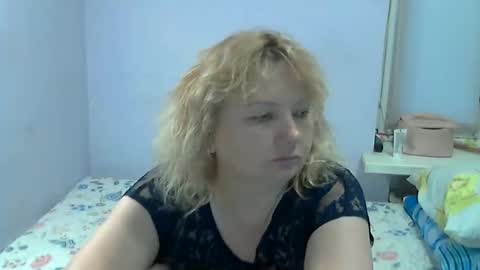Snapshot of queen_jane8 chatting on June 8, 11:21 am queen_jane8 online show from June 8, 11:21 am
