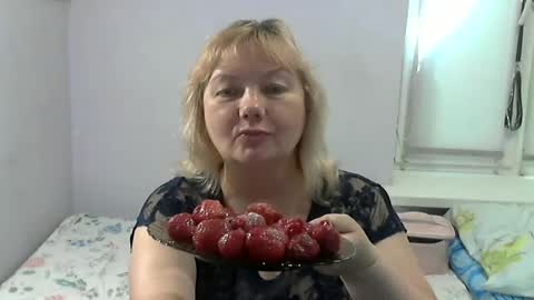 Snapshot of queen_jane8 chatting on June 14, 12:18 pm queen_jane8 online show from June 14, 12:18 pm