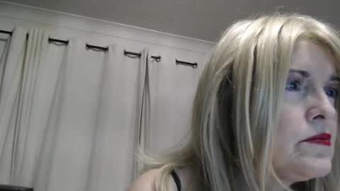 Snapshot of queen_of_the_deck chatting on July 3, 1:34 am Topaz blue dreamo989n999 online show from July 3, 1:34 am