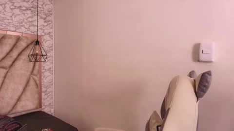   online show from December 5, 11:08 am