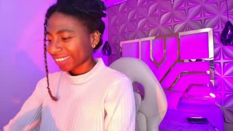Snapshot of queen_perla_ chatting on April 15, 12:12 pm online show from April 15, 12:12 pm