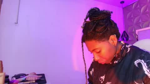 Snapshot of queen_perla_ chatting on April 17, 12:19 pm online show from April 17, 12:19 pm