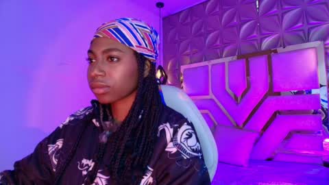 Snapshot of queen_perla_ chatting on April 23, 12:29 pm online show from April 23, 12:29 pm