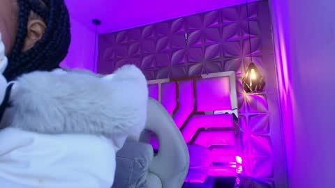 Snapshot of queen_perla_ chatting on April 26, 1:31 pm online show from April 26, 1:31 pm