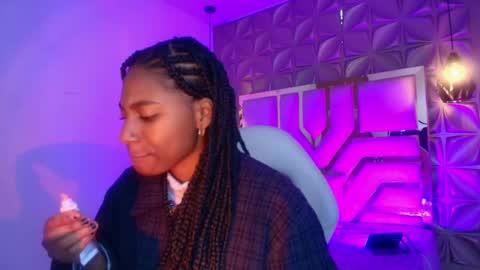 Snapshot of queen_perla_ chatting on April 28, 12:32 pm online show from April 28, 12:32 pm