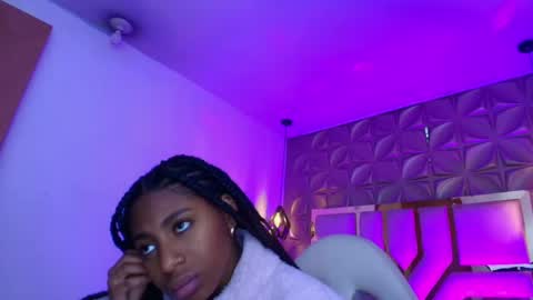 Snapshot of queen_perla_ chatting on May 1, 11:59 am online show from May 1, 11:59 am