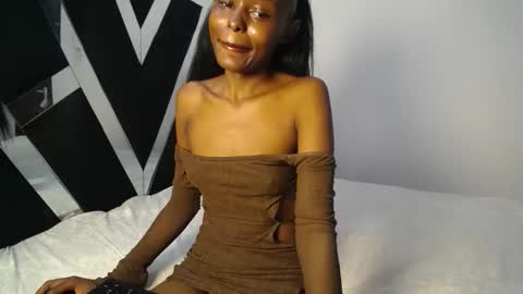 Snapshot of queen_sashavixen chatting on April 4, 5:38 am queen_sashavixen online show from April 4, 5:38 am
