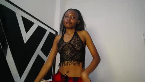 Snapshot of queen_sashavixen chatting on April 6, 5:52 am queen_sashavixen online show from April 6, 5:52 am