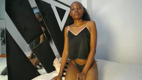Snapshot of queen_sashavixen chatting on April 10, 5:34 am queen_sashavixen online show from April 10, 5:34 am