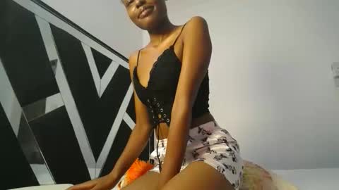 Snapshot of queen_sashavixen chatting on April 17, 5:10 am queen_sashavixen online show from April 17, 5:10 am