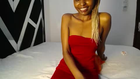 Snapshot of queen_sashavixen chatting on April 20, 4:48 am queen_sashavixen online show from April 20, 4:48 am